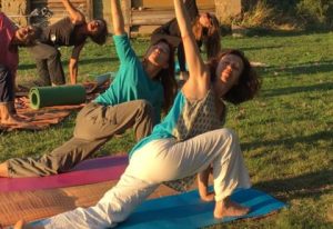 Séance de yoga en Sierra de Guara.